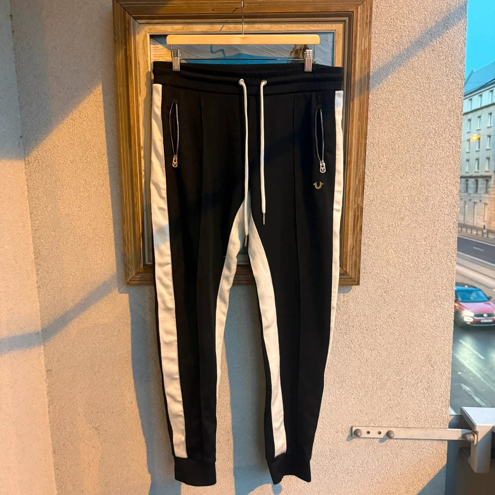 True Religion Spodnie Czarne Joggersy Z Lampasem