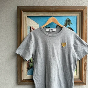 Comme des Garçons Koszulka Szara Haft M Vintage Streetwear - zdjęcie 3