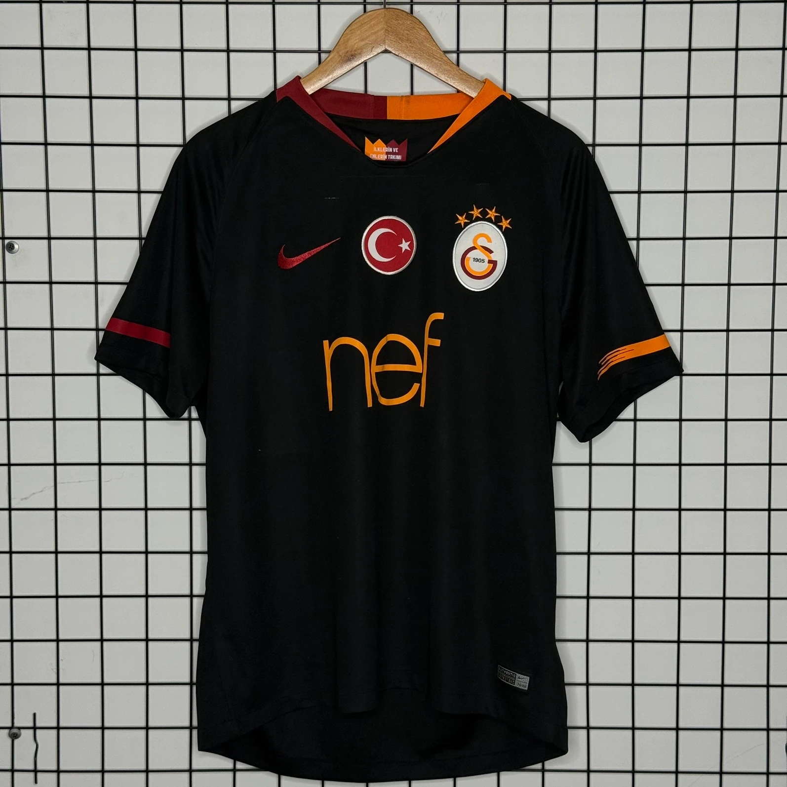 Galatasaray Nike Koszulka Piłkarska L Vintage Streetwear - widok ogólny przód vintage
