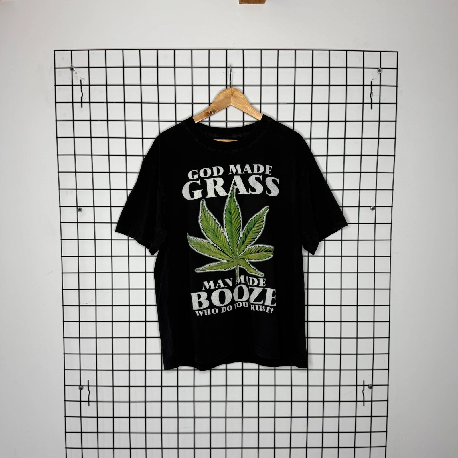 Graphic Tee Koszulka God Made Grass XXL Vintage Streetwear - widok ogólny przód vintage