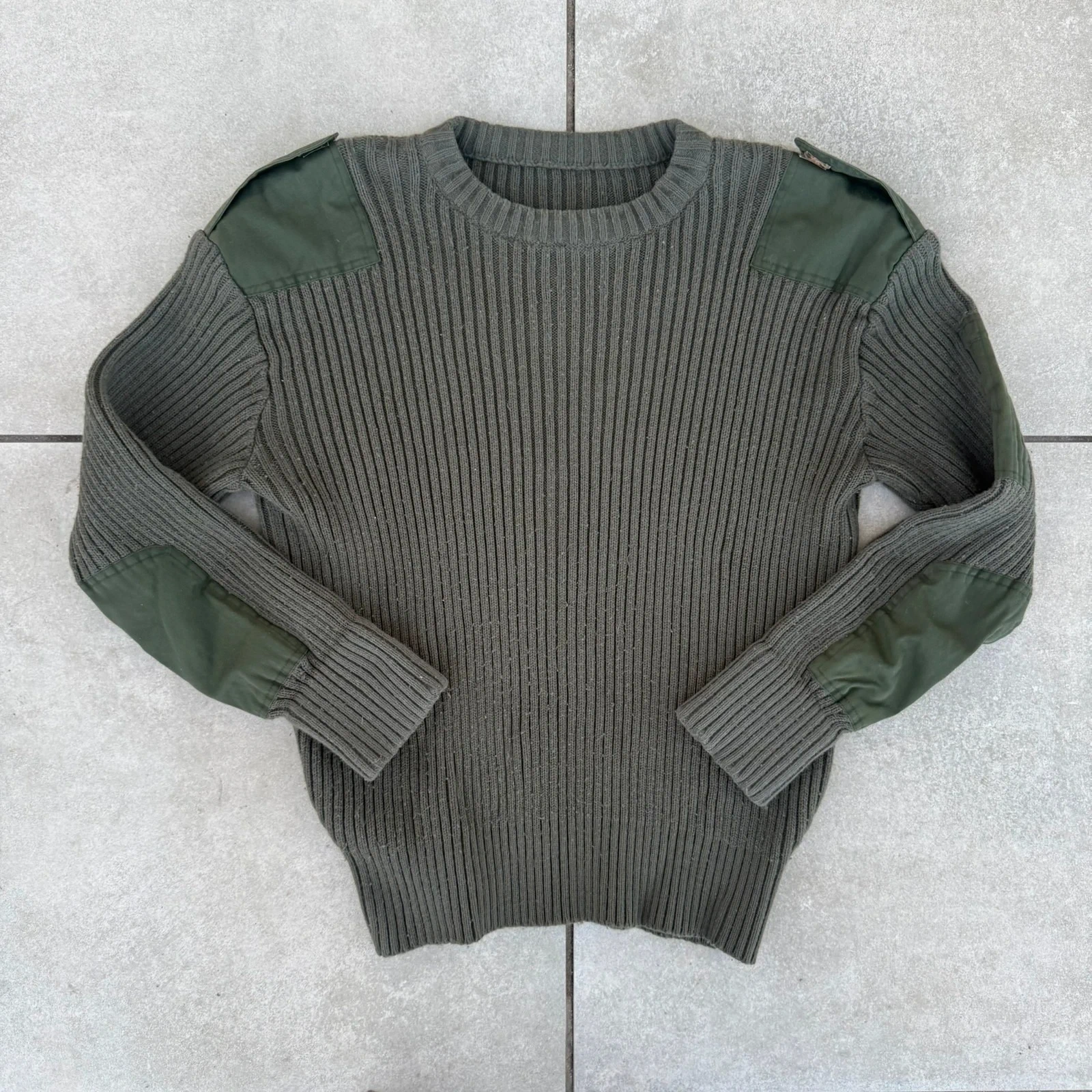 Military Sweter Wełniany Zielony XXL Vintage Streetwear - widok ogólny przód vintage
