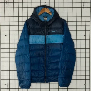 Nike Kurtka Puchowa z Haftem L Vintage Streetwear - zdjęcie 2