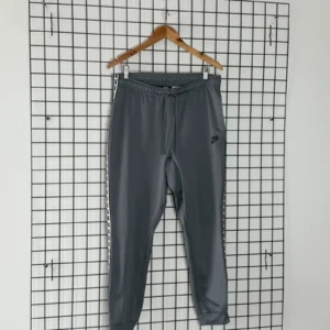 Nike Spodnie Dresowe Szare Lampasy L Vintage Streetwear - zdjęcie 4