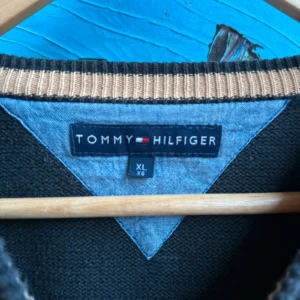Tommy Hilfiger Sweter Czarny XL Vintage Retro Streetwear - zdjęcie 4