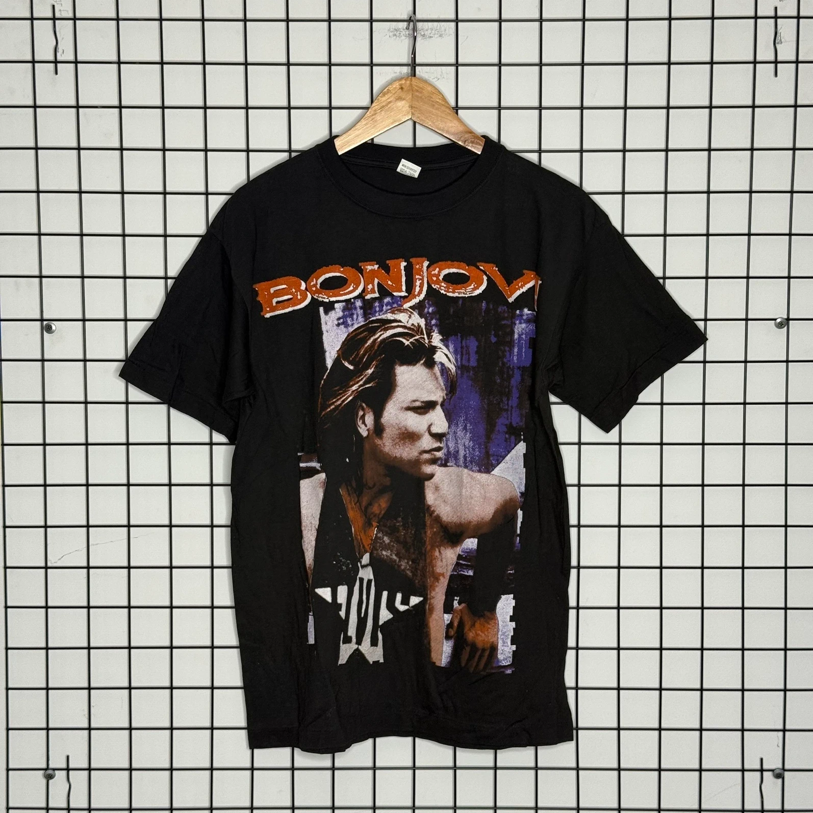 Vintage Love Koszulka Band Tee Bon Jovi L Vintage Streetwear - widok ogólny przód vintage