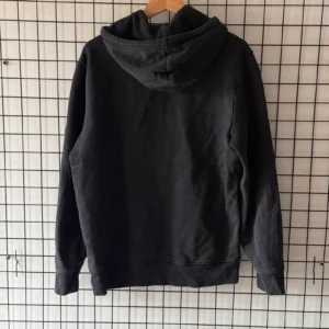 Levi's Bluza Hoodie Czarna z Haftem M Vintage Streetwear - zdjęcie 3