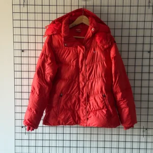 Nike Kurtka Puchowa Czerwona M Vintage Retro Streetwear - zdjęcie 2