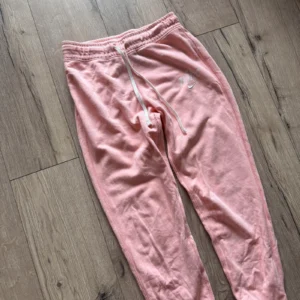 Nike Spodnie Dresowe z Haftem M Vintage - zdjęcie 3