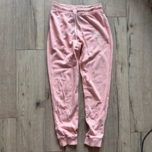 Nike Spodnie Dresowe z Haftem M Vintage - zdjęcie 2