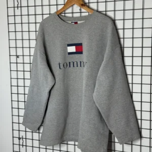 Tommy Hilfiger Bluza Szara z Nadrukiem XL Vintage Streetwear - zdjęcie 4
